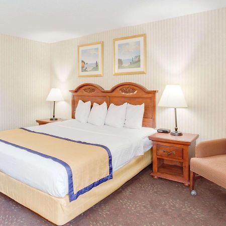 Baymont By Wyndham Kalamazoo West Экстерьер фото
