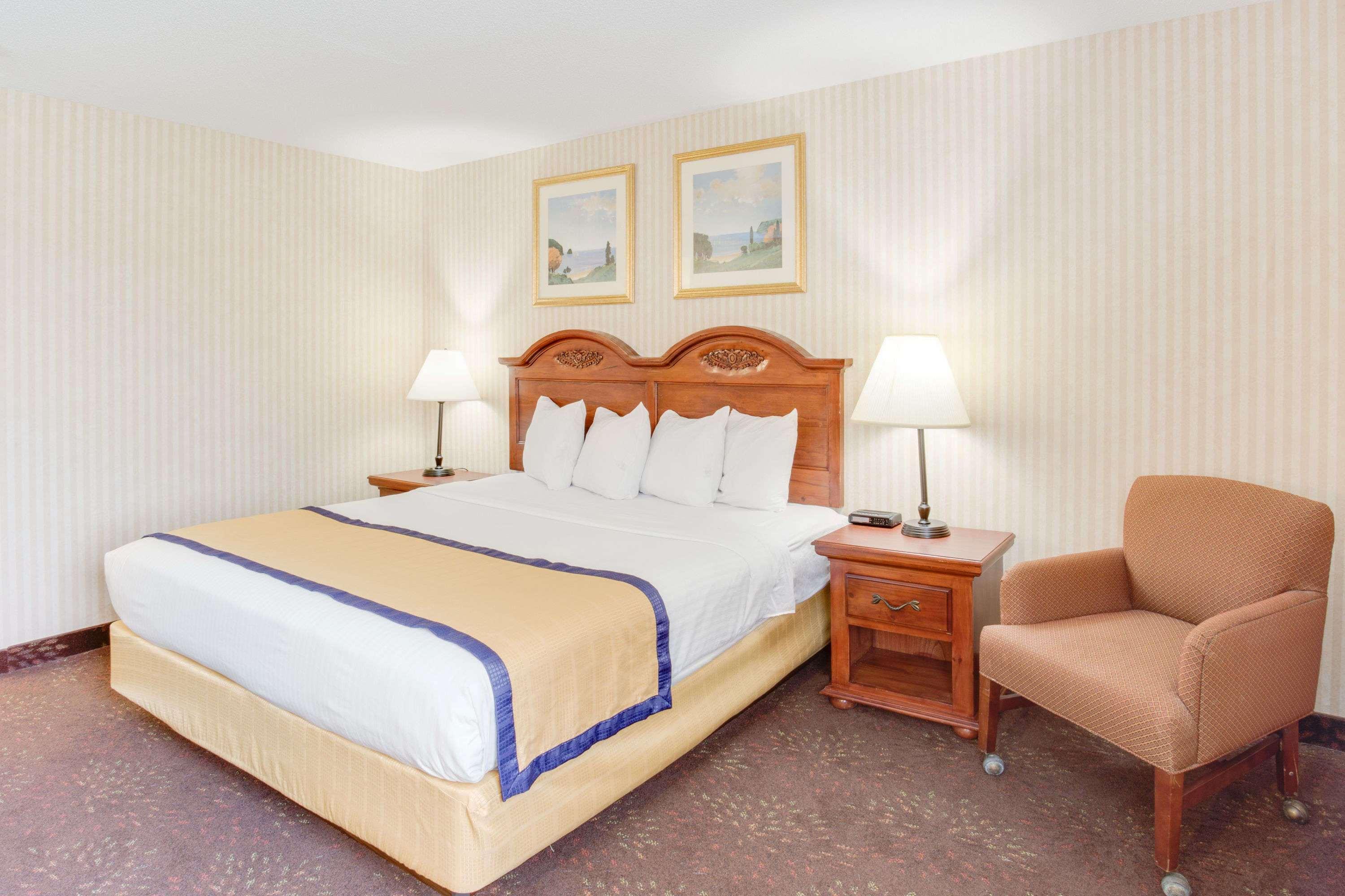 Baymont By Wyndham Kalamazoo West Экстерьер фото