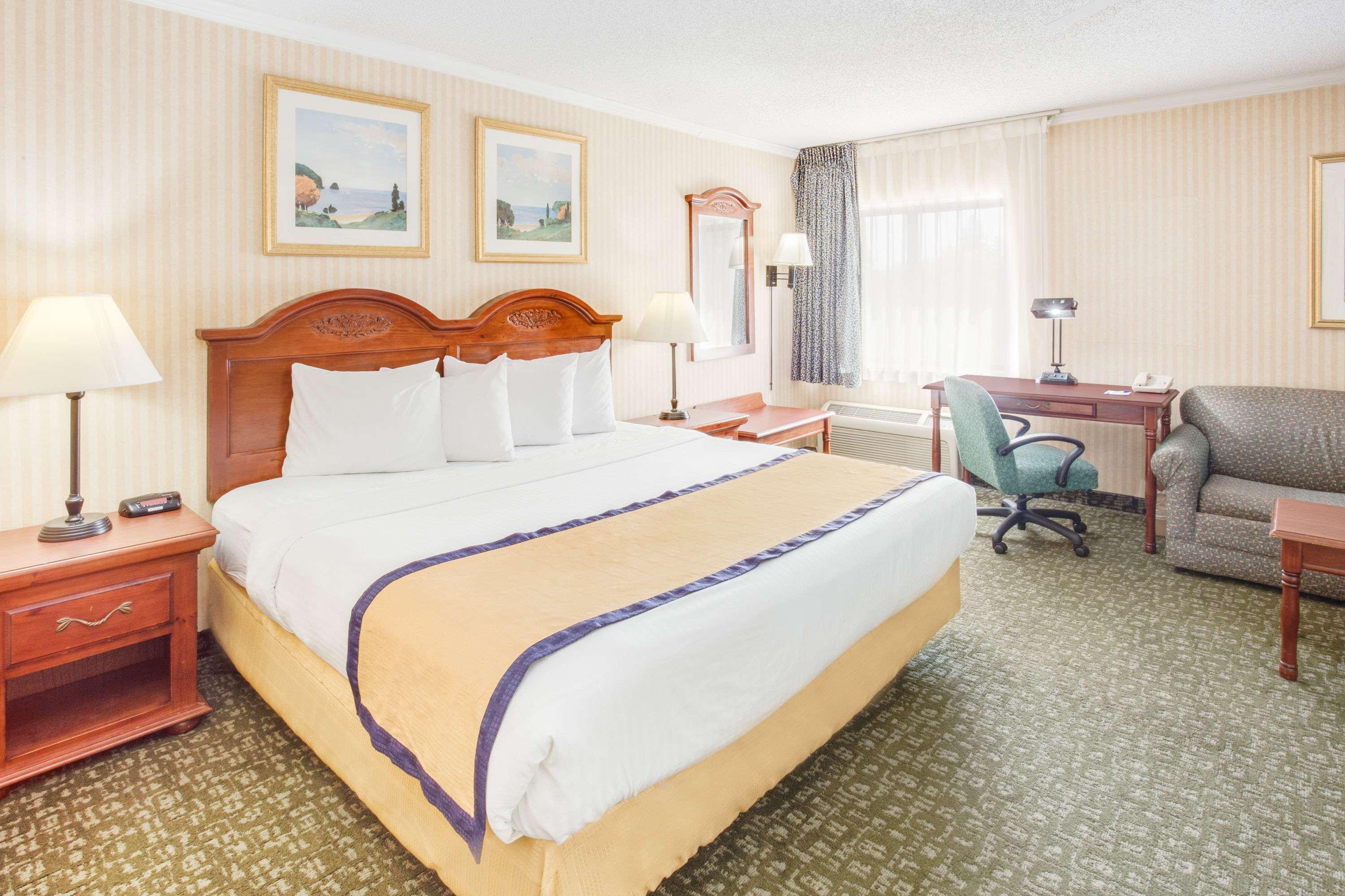 Baymont By Wyndham Kalamazoo West Экстерьер фото