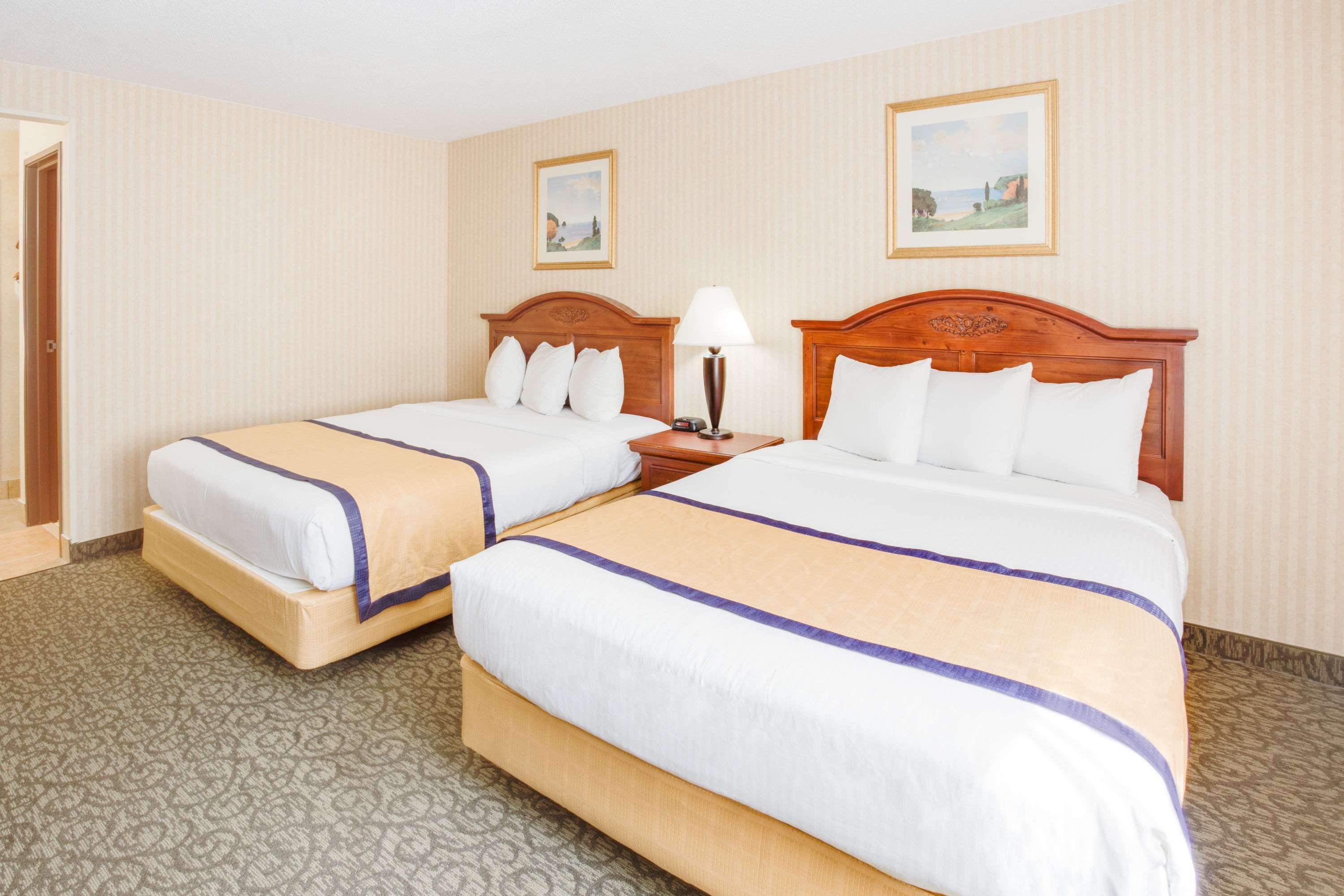Baymont By Wyndham Kalamazoo West Экстерьер фото