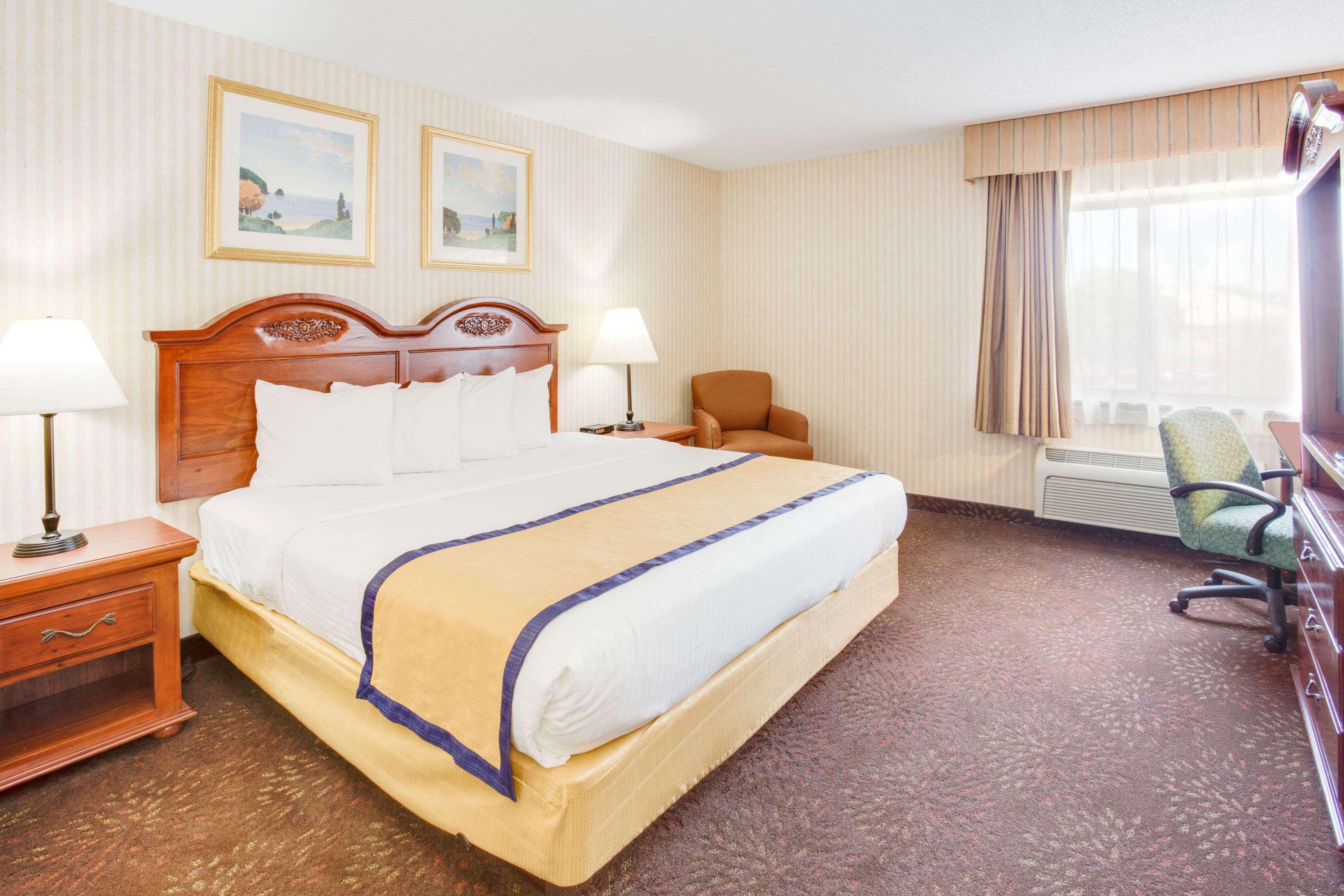 Baymont By Wyndham Kalamazoo West Экстерьер фото
